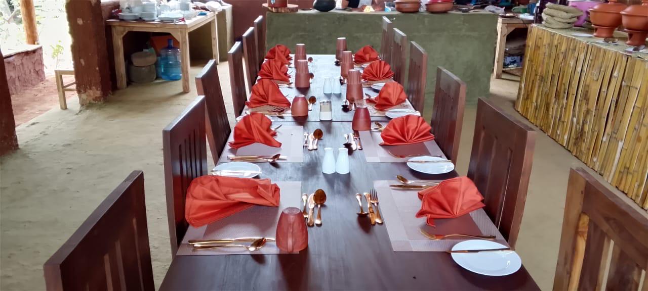 Open-Air Garden Restaurant Dining